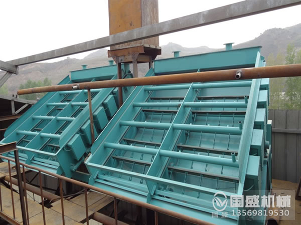 延長振動篩篩網(wǎng)使用壽命的方法 延長振動篩篩網(wǎng)使用壽命的方法
